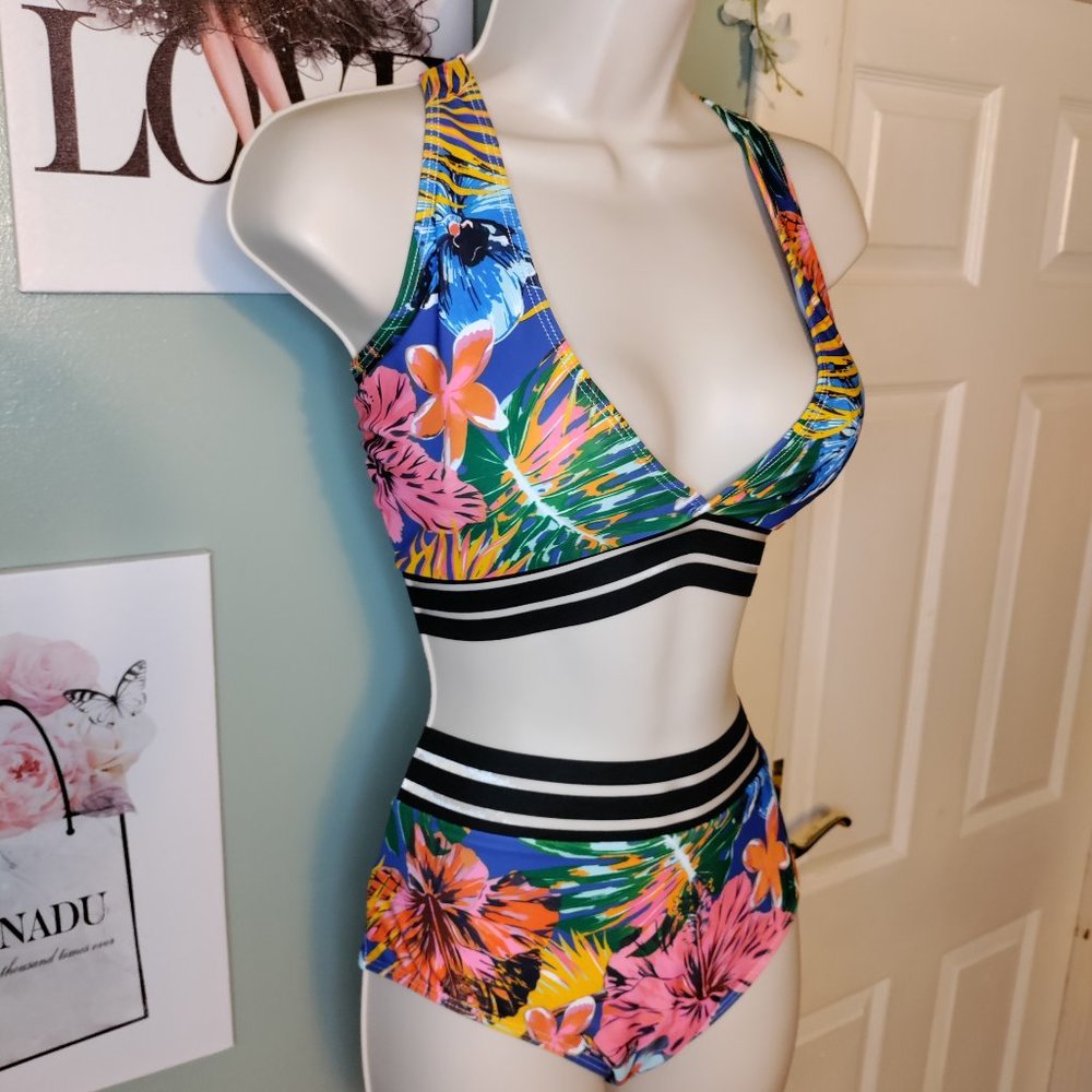 Tropical Print Two Piece Bikini - Picture 2 of 7